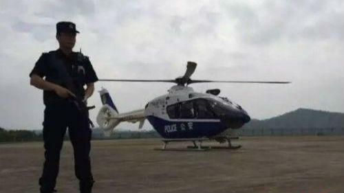 看，飞机！广州特警国庆空中巡逻