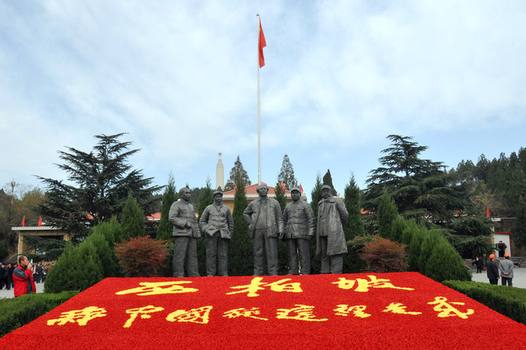 西柏坡游客曝当地村民拦路 不吃饭就不让通过
