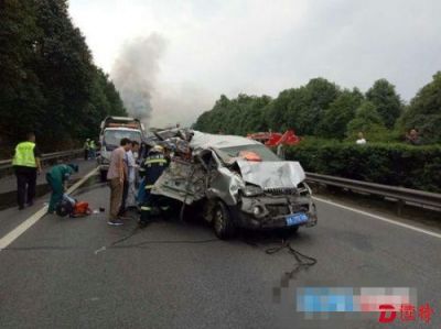 京昆高速四川绵阳段发生连环车祸，已致4死23伤