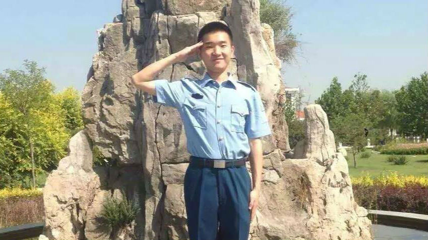 不抛弃不放弃，宝安内向少年经历许三多式蜕变