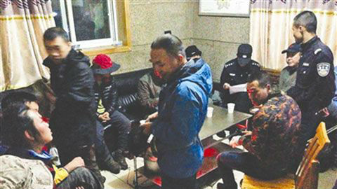 驴友违规穿越九寨沟被困 每人交200救援费