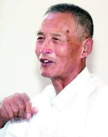 82岁大爷第11次参加律考 为全国年龄最大考生
