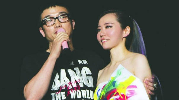 冯轲发表声明愿把所有财产转移到张靓颖名下