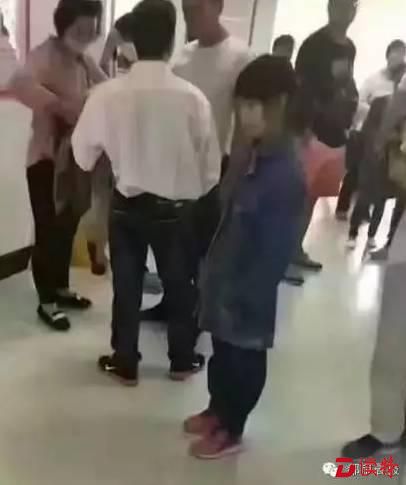 国庆期间，一则“徐州12岁女孩在医院做产检，疑似被拐卖”的消息在微信和微博广为流传。  都市晨报 图