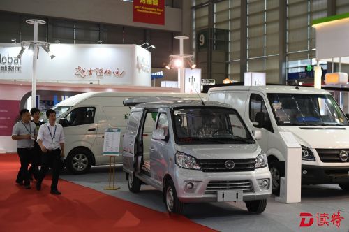 深圳本土厂商展出新能源货车。