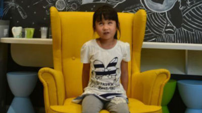 6岁的她从未见过世界，为了唱歌到深圳千里求师