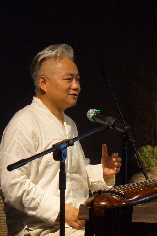 方锦龙在分享会上