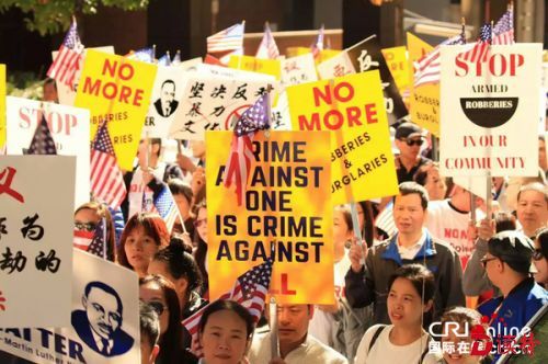 费城游行队伍抗议YG煽动抢劫华裔的嘻哈歌曲