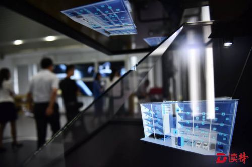 中国移动5G体验厅内的物联网效果视频。
