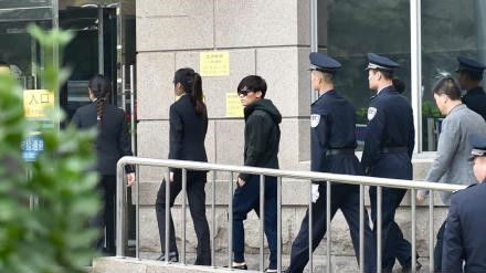 “宝马”离婚案开庭 王宝强现身马蓉申请不出席