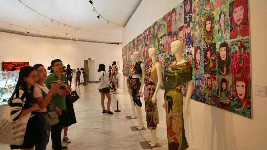 看展 | 两百件作品秀出深职院教师的“艺术范”
