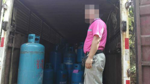 水库旁暗藏黑煤气窝点 两男子被拘留