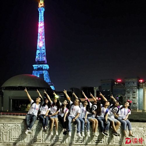 学员们参观世界之窗