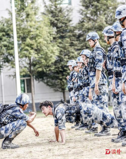“俯卧韬”正在进行俯卧撑惩罚