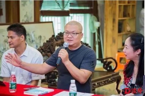 宝安举办打工作家曾楚桥短篇小说集《幸福咒》研讨会