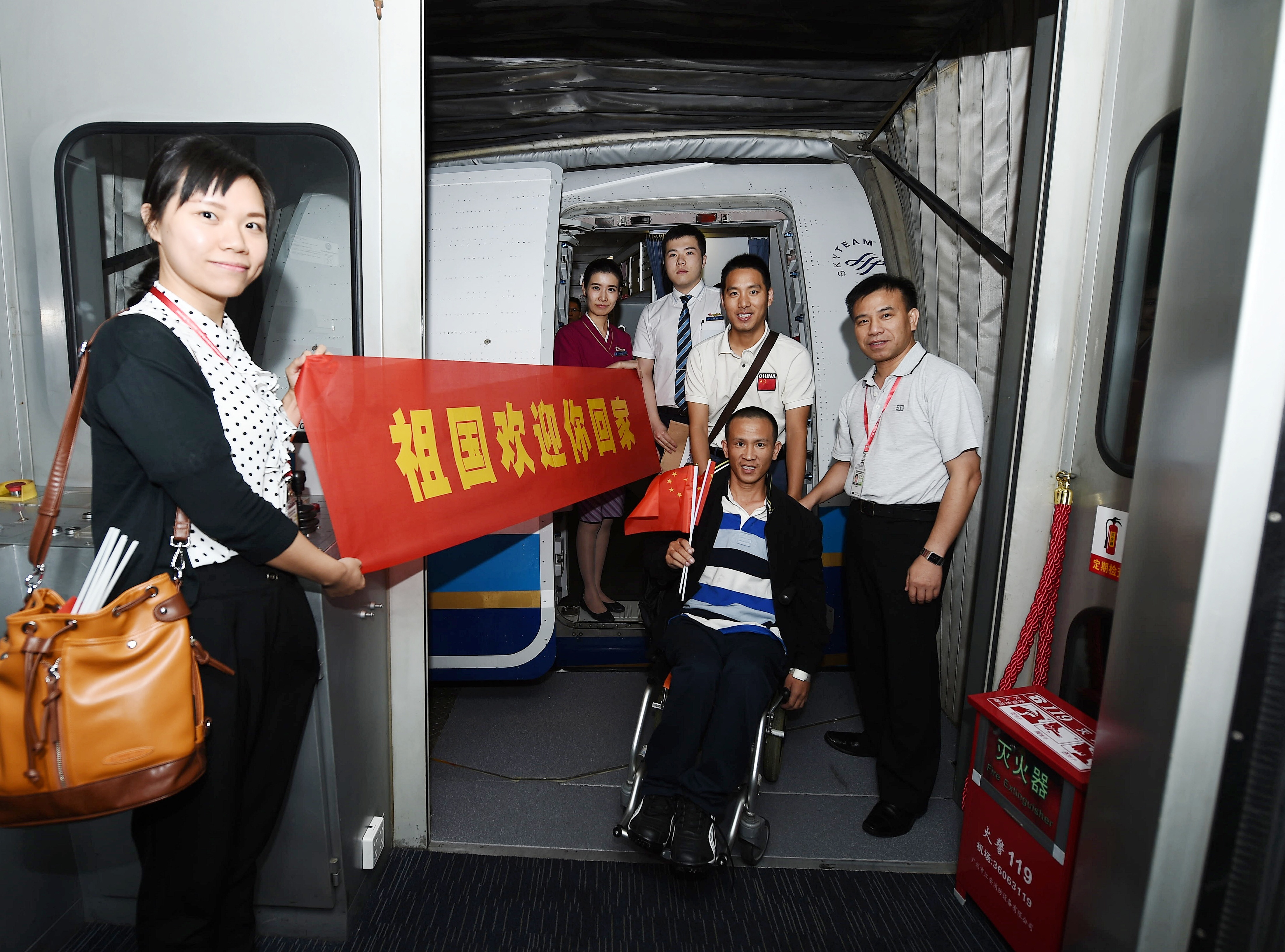 最后一名被索马里海盗绑架中国船员平安回国