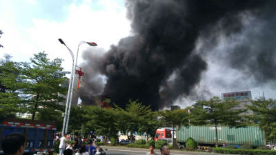 揭阳东山油站附近一工厂突发火灾 原因暂不明