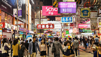 香港零售业持续低迷 店员纷纷转型做微商