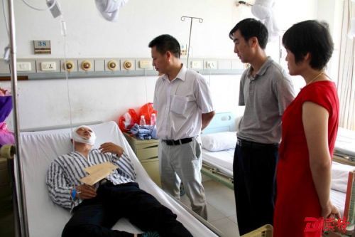 宝安两名网格员遭人持刀砍伤
