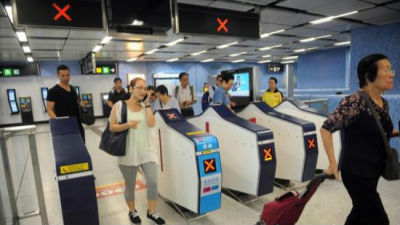 香港一无人驾驶列车故障 13名旅客误机