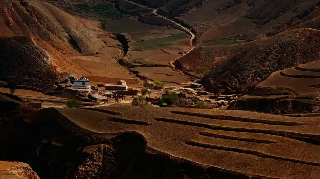地图上所有未标记的山村，都应有一条回家的路