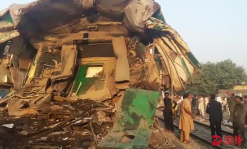 巴基斯坦两辆火车相撞 已致17人遇难
