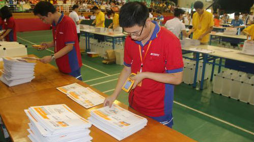谁家收送件快又好？快递小哥打擂“比武”