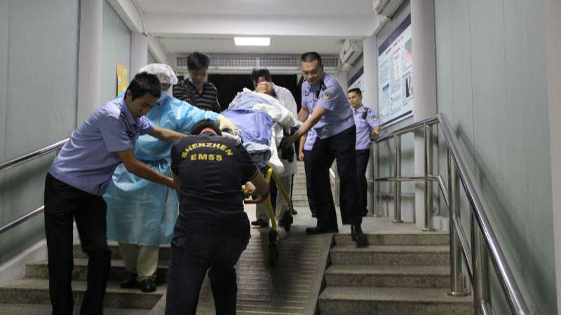 8旬老人游港时突然病危，一条生命通道为他开通