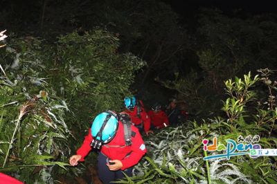 24名登山者被困 大鹏救援队8小时搜救助脱险
