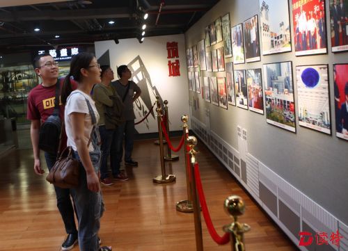 中心书城10周年图片展--02