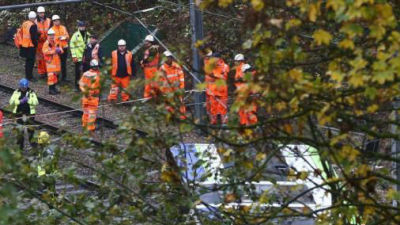英国伦敦有轨电车翻车事故 7人死50人伤