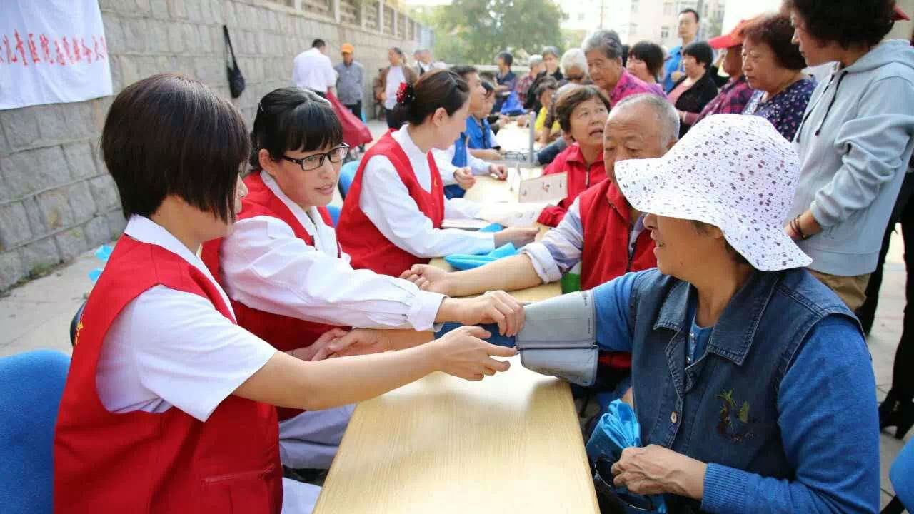 “专家进社区”：市民在家门口可看专家门诊