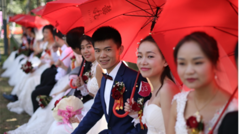 20对新人公园办婚礼 一定要幸福喔！