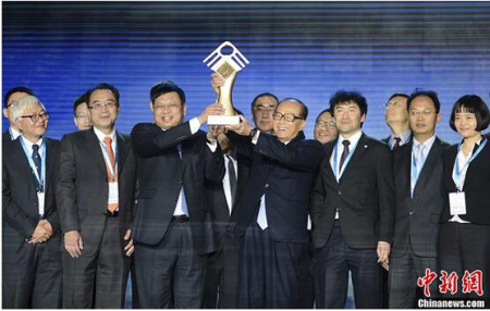 2012年11月22日,李嘉诚出席长江商学院成立十周年庆典