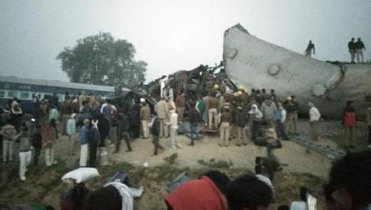 印度列车脱轨95人遇难 或成近年最严重火车事故
