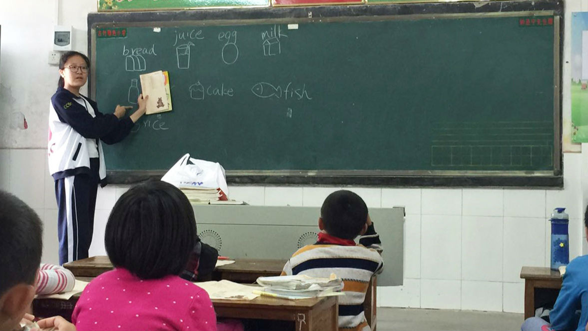 “小老师”来啦！深圳中学生赴河源小学支教
