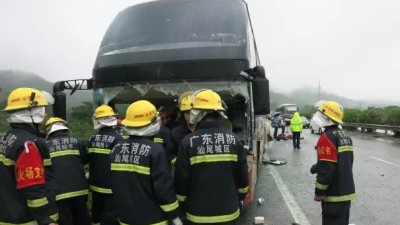 沈海高速汕尾段两大客车高速路相撞 致3死12伤