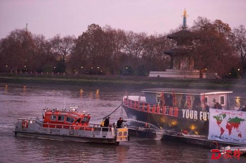 英国藏家焚烧500万英磅藏品 抗议收编朋克文化