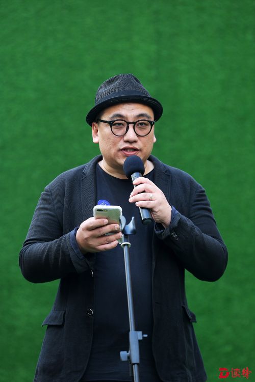 05 总策展人李振华