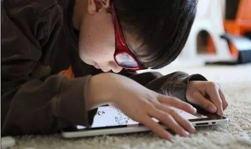 电子时代催生这么多“小眼镜” 怎么得了