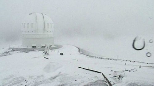 【新闻视频】2016.12.6 夏威夷降大雪 冲浪胜地变滑雪场