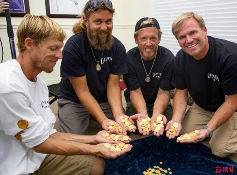 300年前沉船中打捞出金币 价值千万