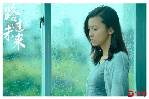 杨子姗首次触电文艺片 素颜“变黑”暴瘦二十斤