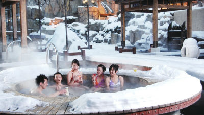 女浴客泡温泉遭“直播” 部分温泉禁带手机