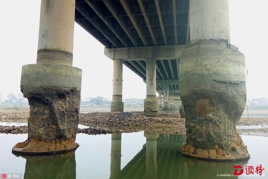 湖南一大桥建成6年桥墩如遭"虫蛀" 造价8千万