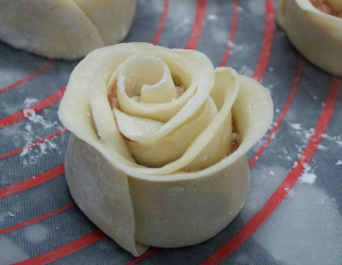开眼界|轻轻松松，饺子皮巧变玫瑰花！