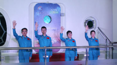 在“星际”住了180天，4名志愿者“出舱”了！