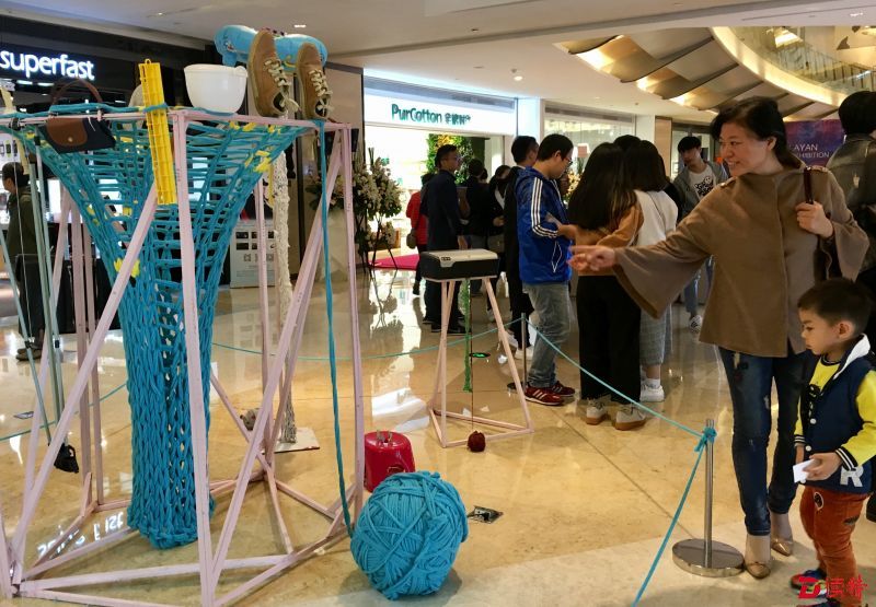 <p><p><p><p>装置作品《同时代的能量、重生的建筑、施工中的城市》</p></p></p></p>