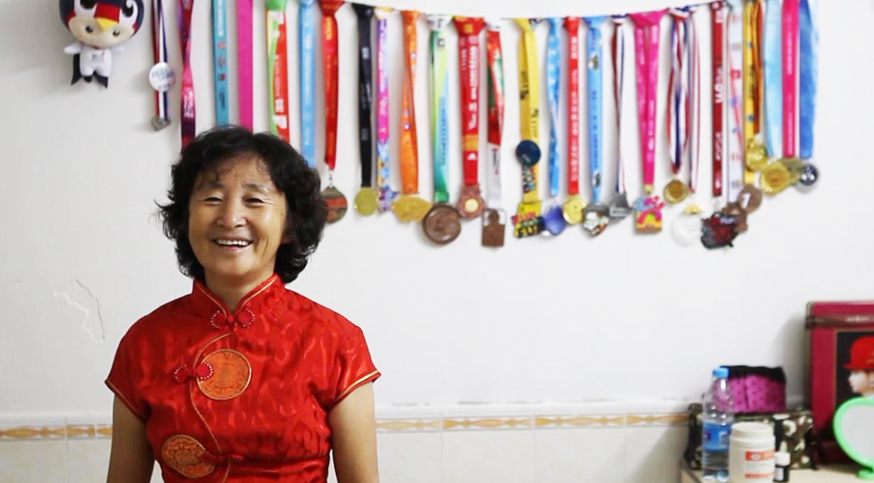 深圳62岁奶奶：深马算什么！我要跑到80岁！