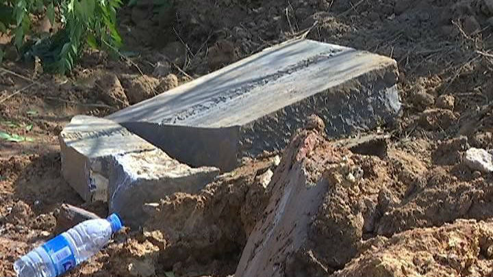 广西一村庄上百祖坟被一夜铲平 施工方:铲错地方